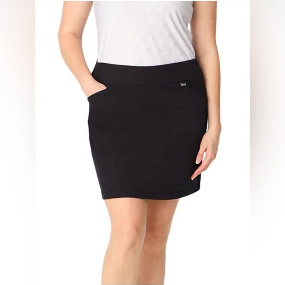 EXCELLENT CONDITION WOMEN’S MEDIUM GREG NORMAN WHITE SKORT